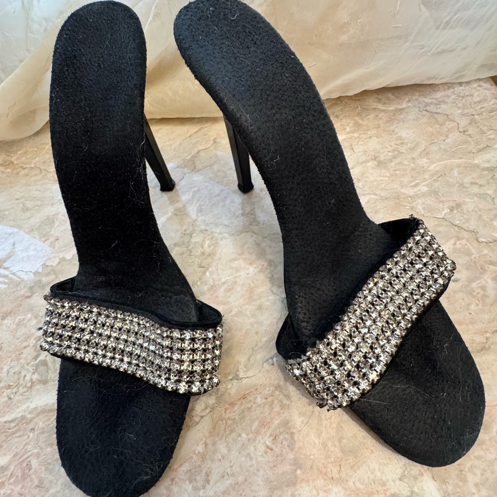 Elegant Black Women's Heels with Rhinestone Embellishment